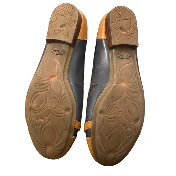 Clarks Henderson Bird Leather Flats - Picture 8 of 10